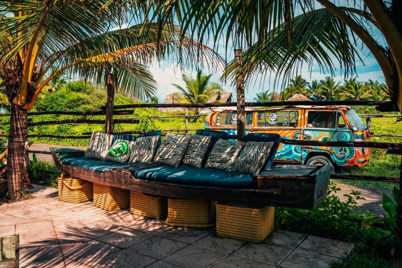 The Driftwood Surfer Beachfront Hostel / Restaurant / Bar, El Paredon El Paredon Buena Vista Exterior photo