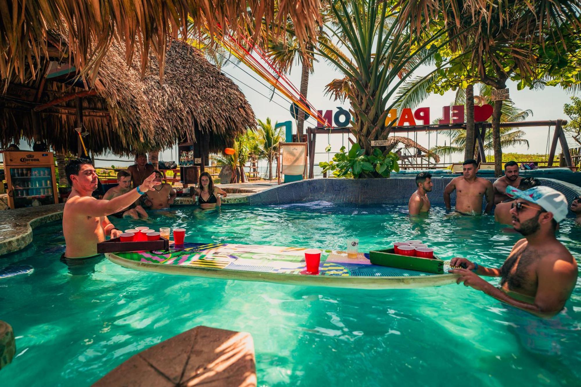 The Driftwood Surfer Beachfront Hostel / Restaurant / Bar, El Paredon El Paredon Buena Vista Exterior photo